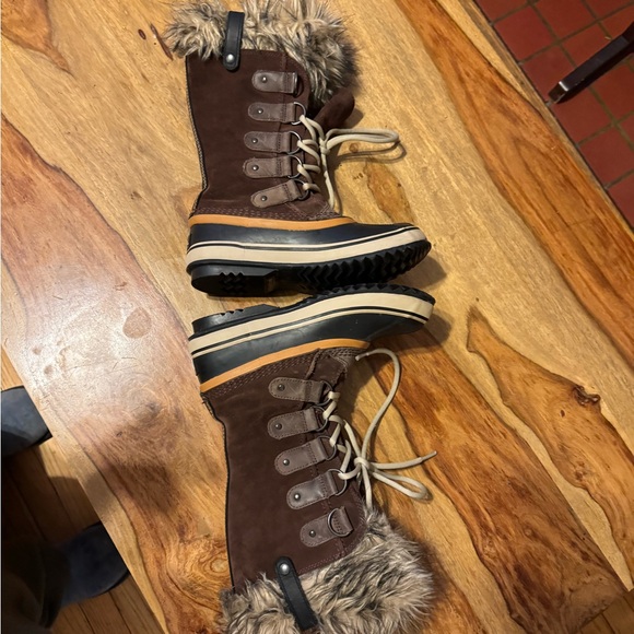 Sorel Black and Cream thick leather Fur-Lined Boots size 6 - Picture 8 of 10